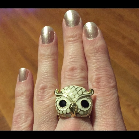 Creamy White & Gold Enamel Owl Ring size 7 - Picture 2 of 8